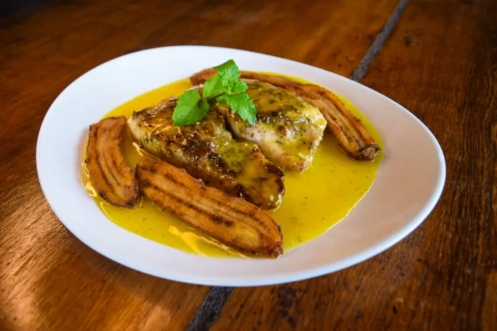 Comida preparada pelo Restaurante nativo da Ilha das canárias